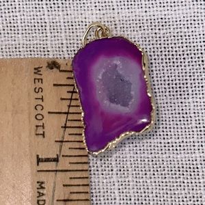 Geode pinkish purple gold plated pendant very beautiful great on pearls ribbon